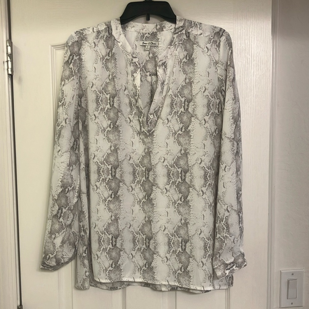Emma & Olivia White Gray Snake Print Blouse
